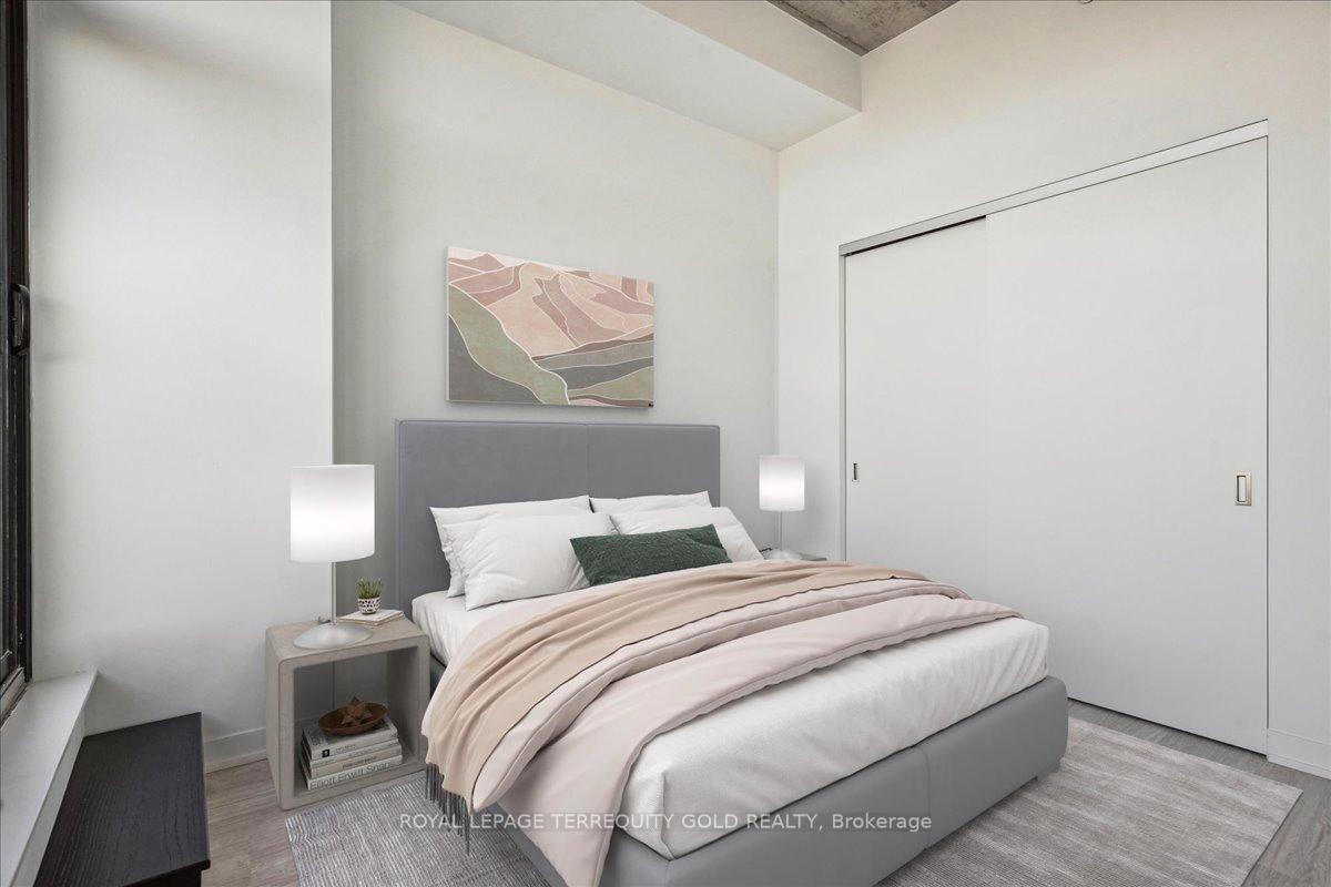 3 Bedrooms Condo at 195 McCaul, Toronto For sale