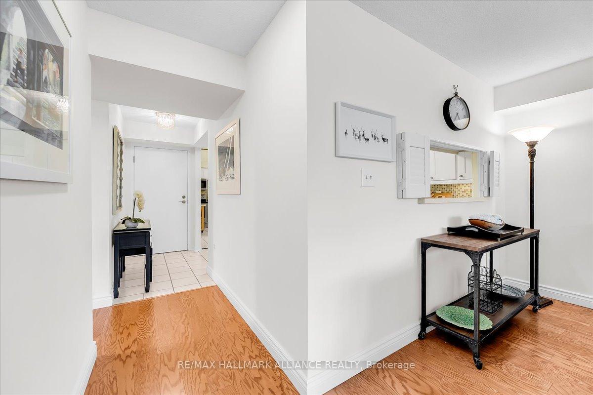 2 Bedrooms Condo at 1071 QUEENS, Oakville For sale
