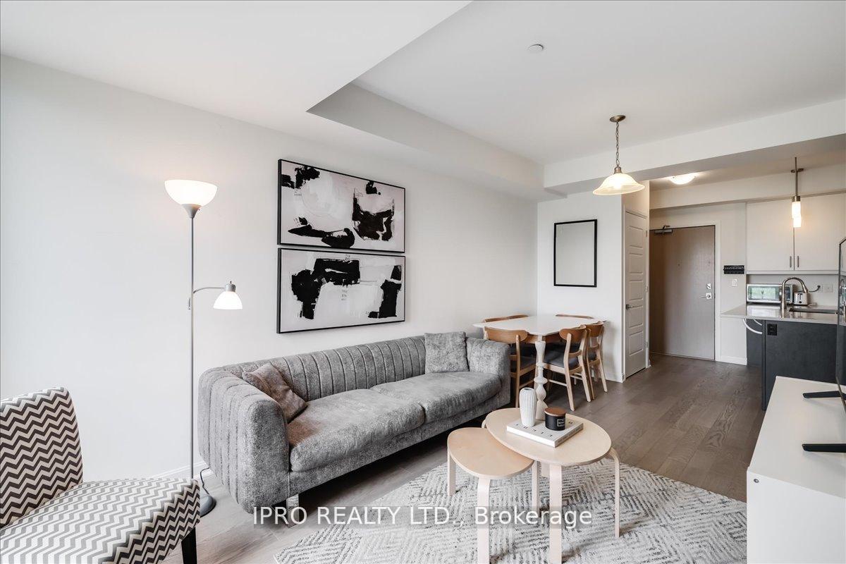 2 Bedrooms Condo at 3028 Creekshore, Oakville For sale