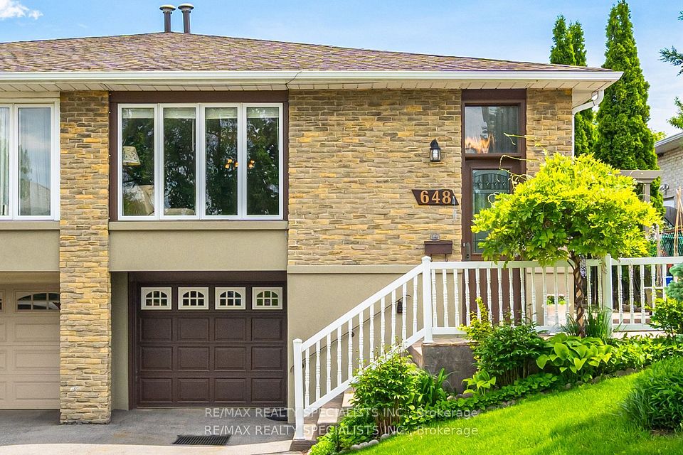 648 Dodsworth Crescent, Mississauga, ON L4Y 2H5