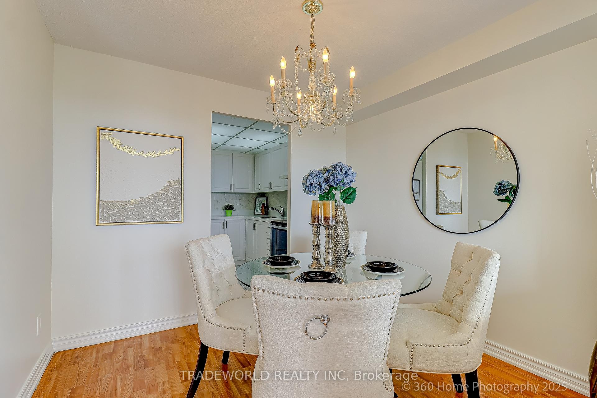 3 Bedrooms Condo at 155 Hillcrest, Mississauga For sale
