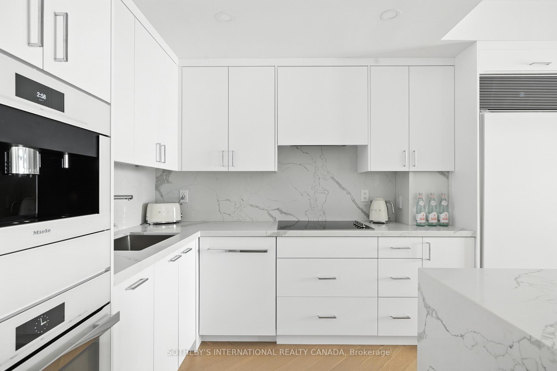 2 Bedrooms Condo at 10 Bellair, Toronto For sale