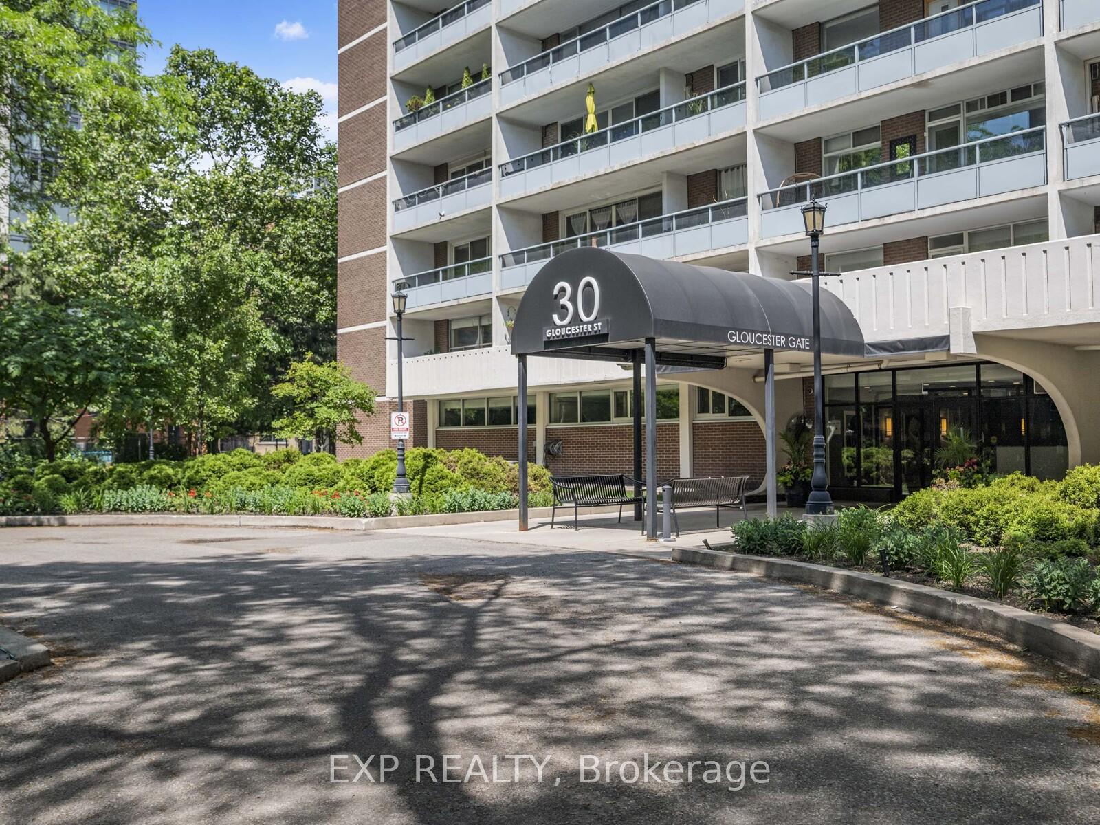 2 Bedrooms Co-op at 30 Gloucester, Toronto For sale