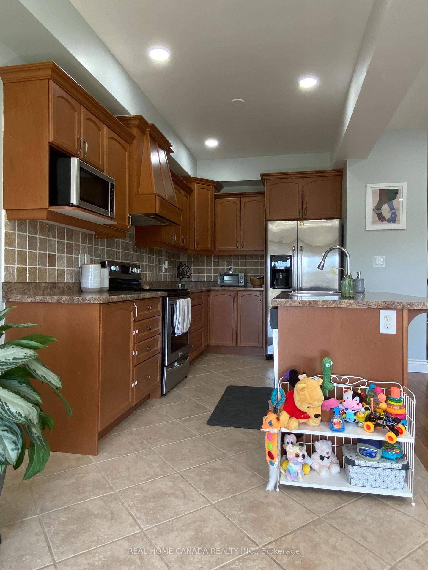 3 Bedrooms Condo at 370 Stonehenge,  Hamilton For sale
