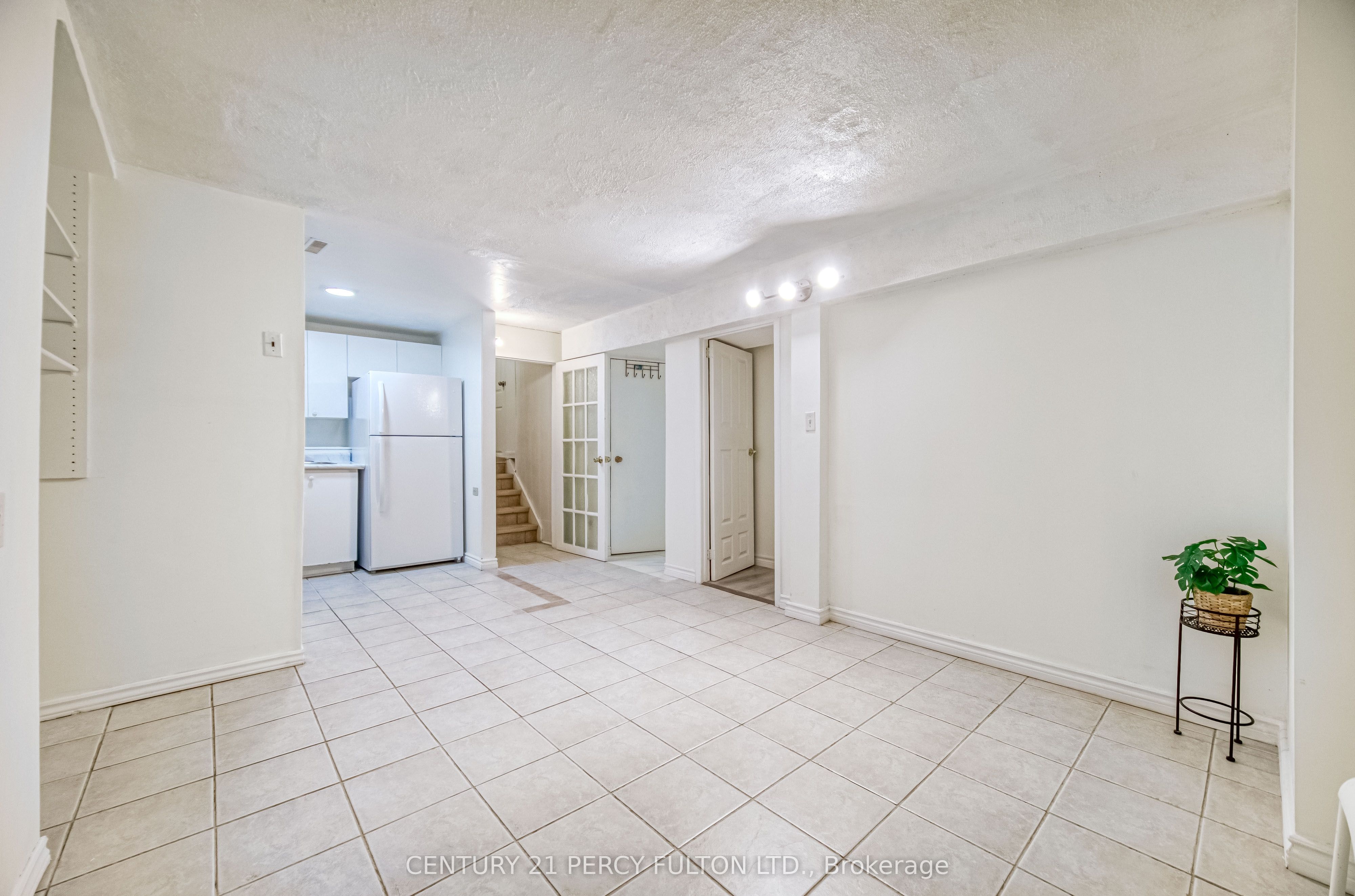 120 Granada Crescent