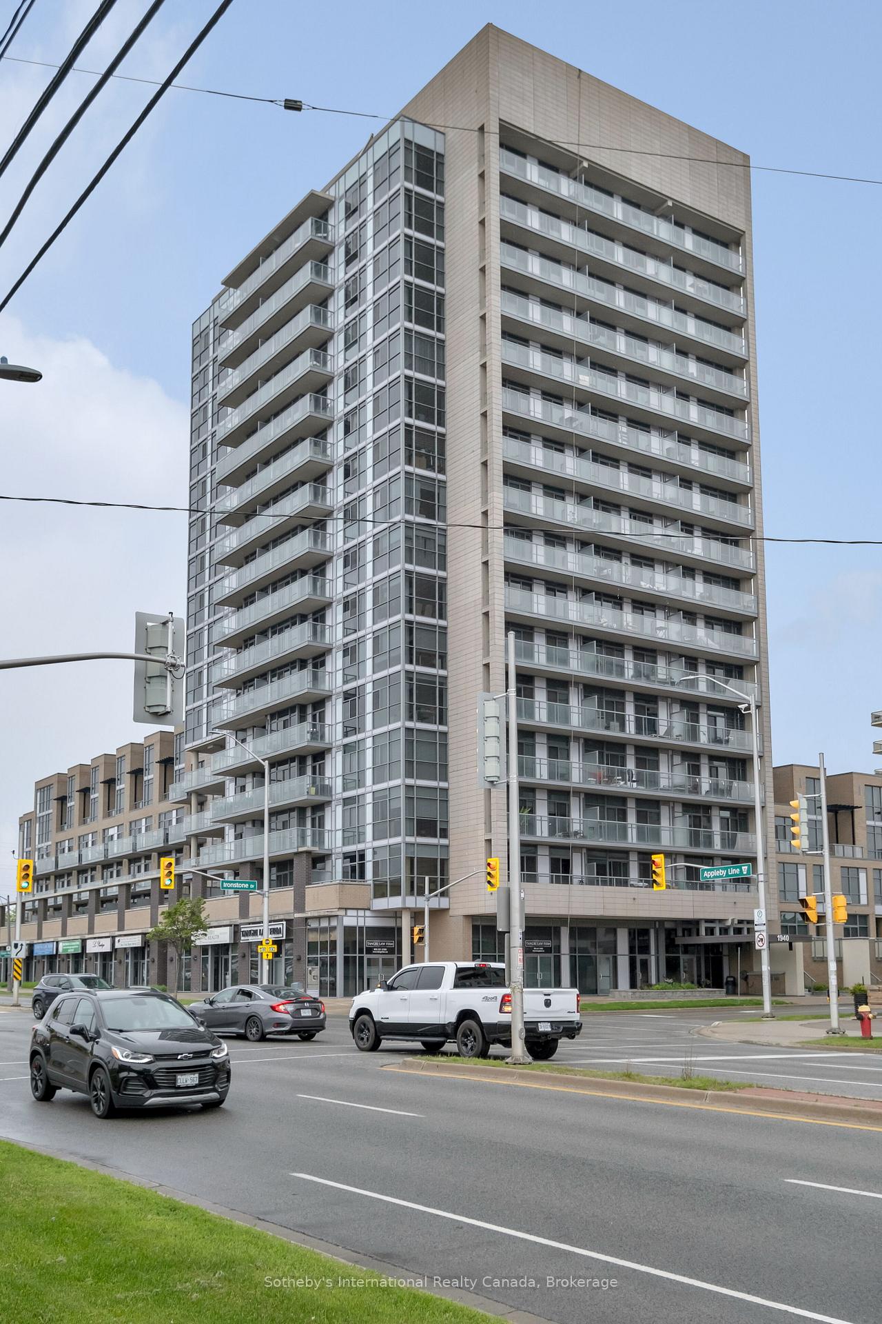 2 Bedrooms Condo at 1940 Ironstone, Burlington For sale
