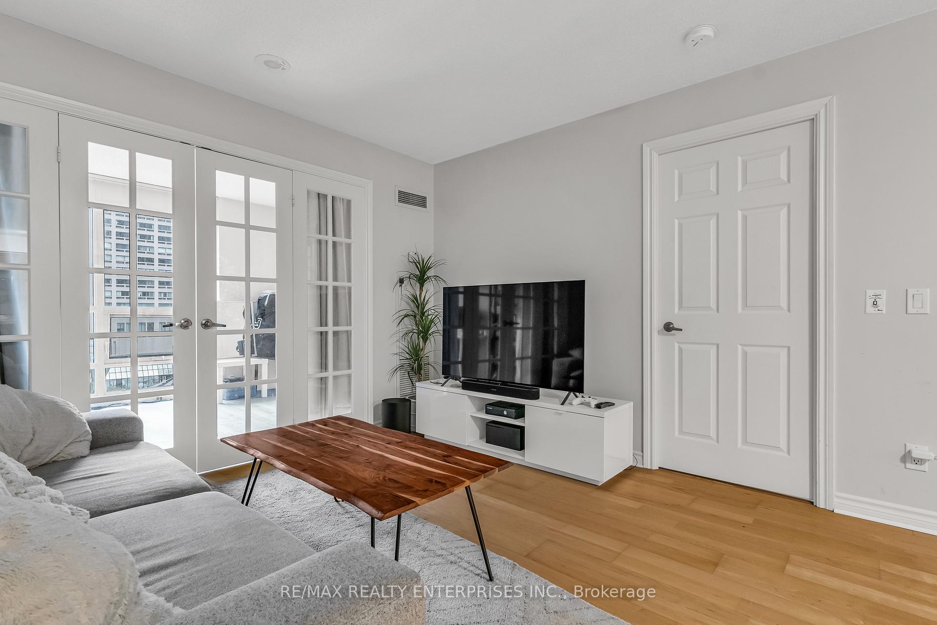 2 Bedrooms Condo at 763 Bay, Toronto For sale