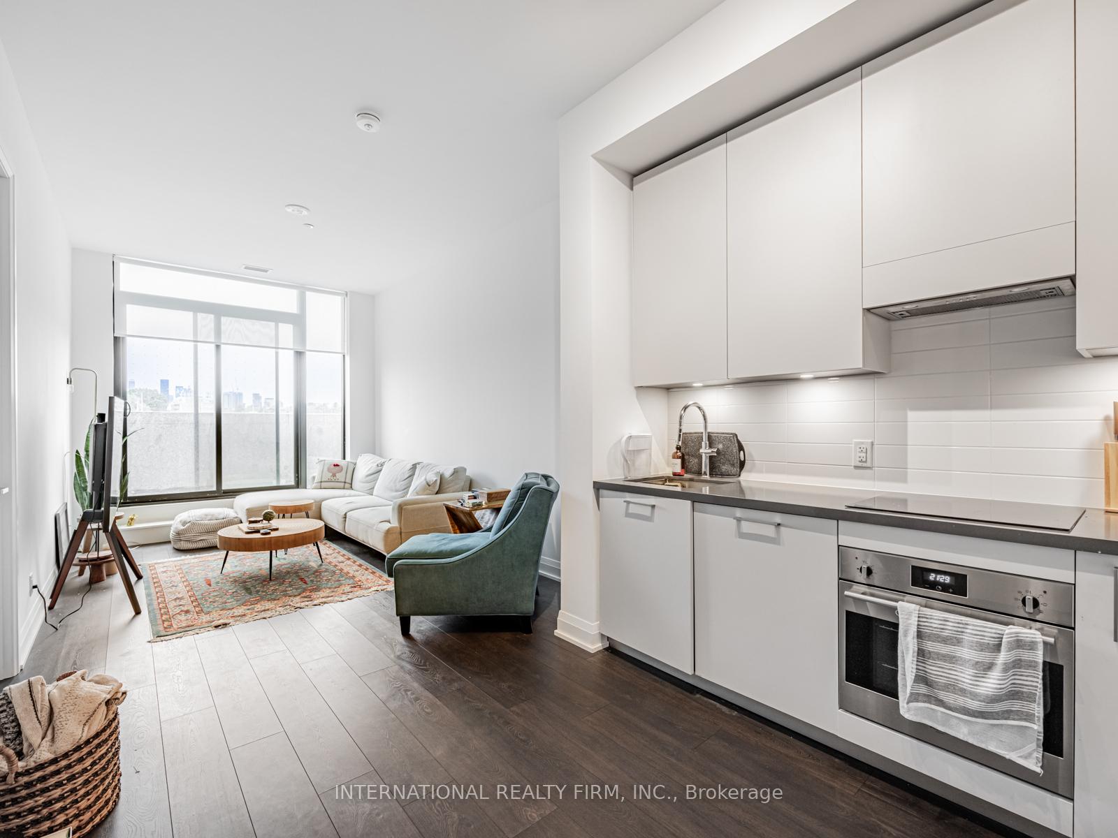 2 Bedrooms Condo at 33 Frederick Todd, Toronto For sale