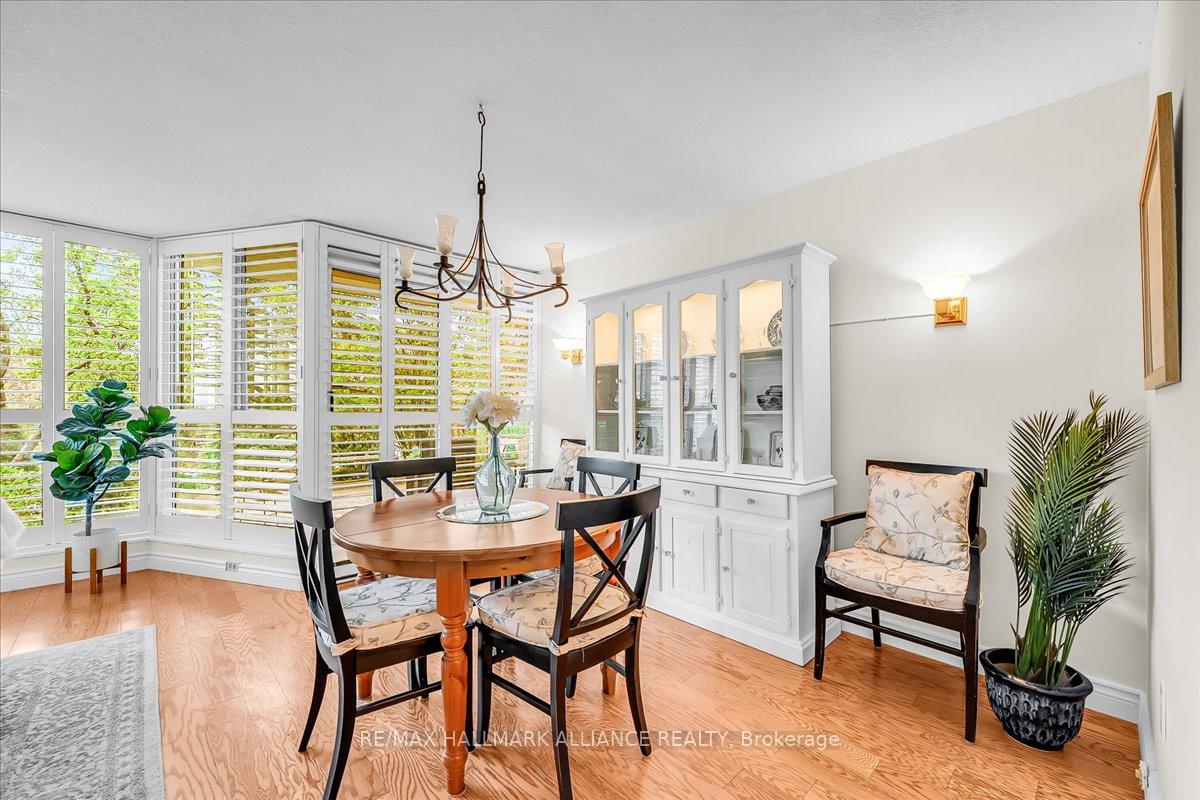 2 Bedrooms Condo at 1071 QUEENS, Oakville For sale