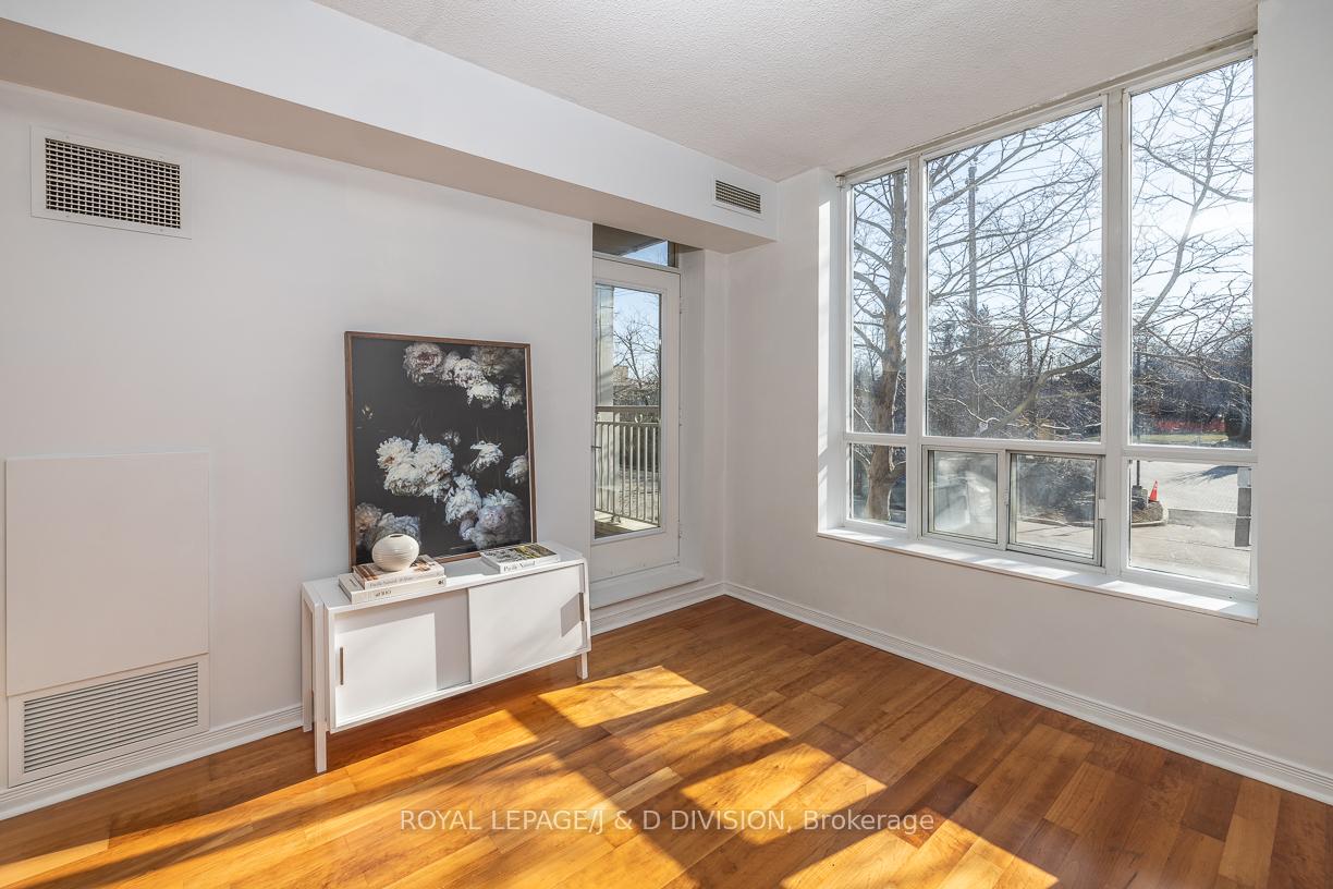 1 Bedroom Condo at 485 Rosewell,  Toronto For sale