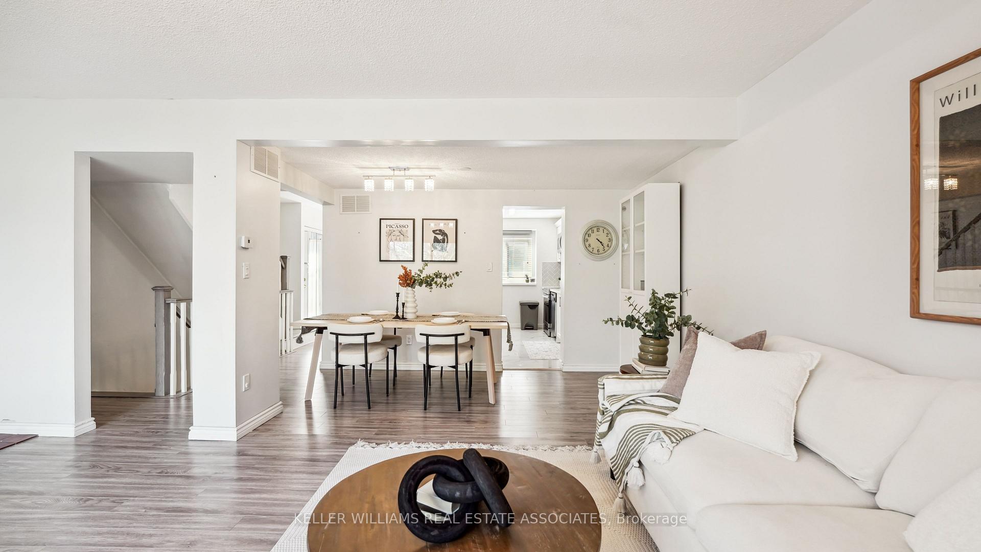 3 Bedrooms Condo at 6855 Glen Erin, Mississauga For sale