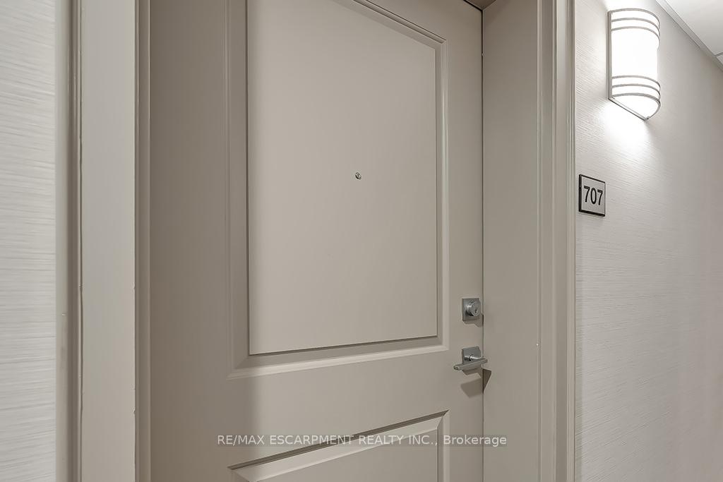 1 Bedroom Condo at 2486 Old Bronte, Oakville For sale