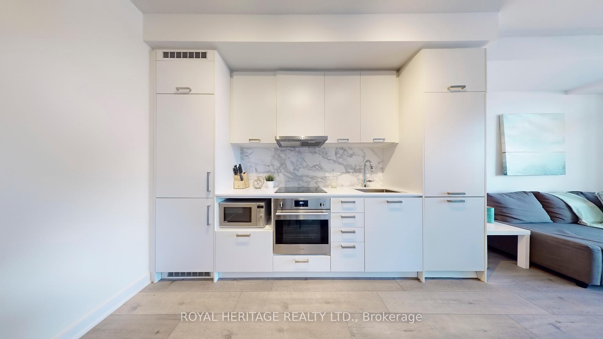 2 Bedrooms Condo at 10 Honeycrisp,  Vaughan For sale