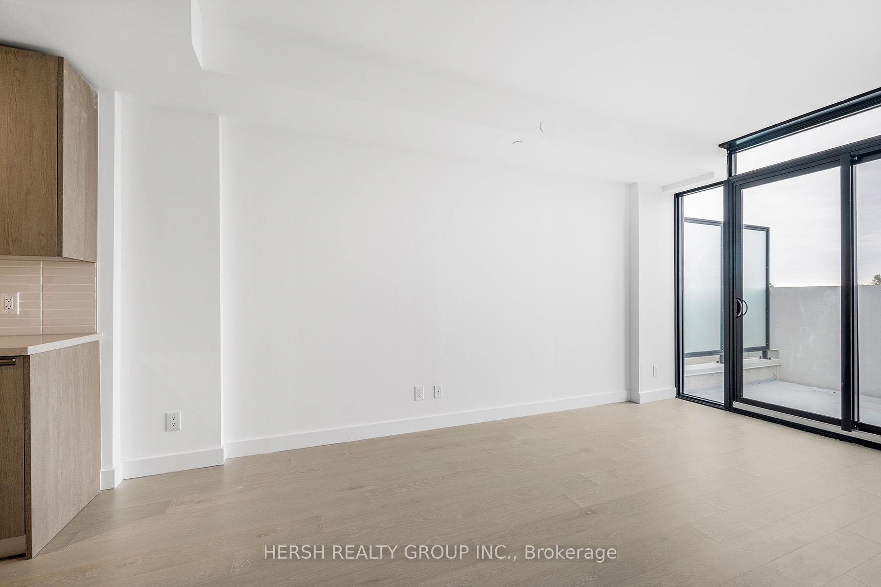 2 Bedrooms Condo at 160 Kingsway,  Toronto For sale