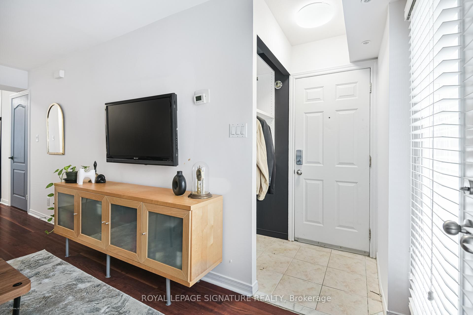 2 Bedrooms Condo at 12 Sudbury,  Toronto For sale