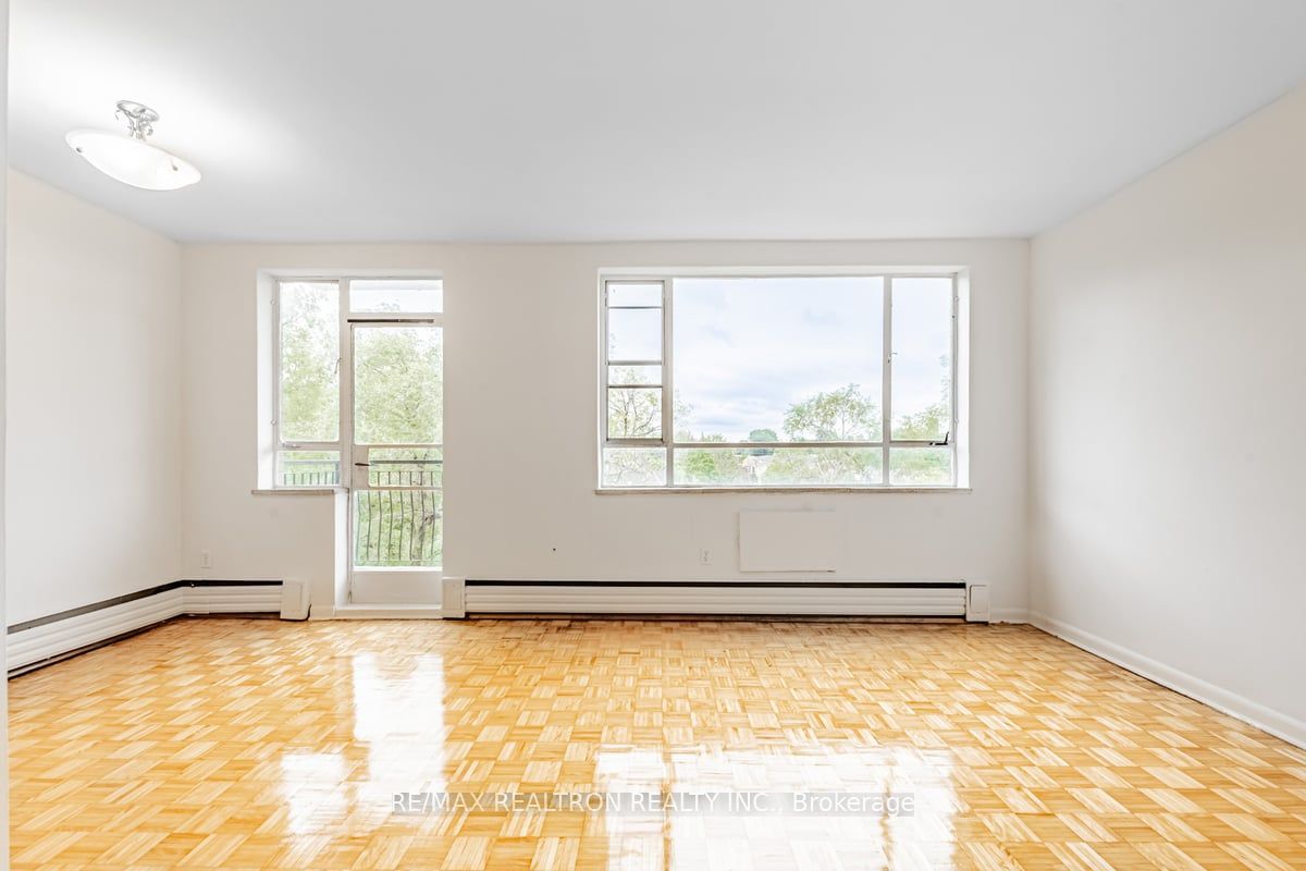 2895 Bathurst Street, #107