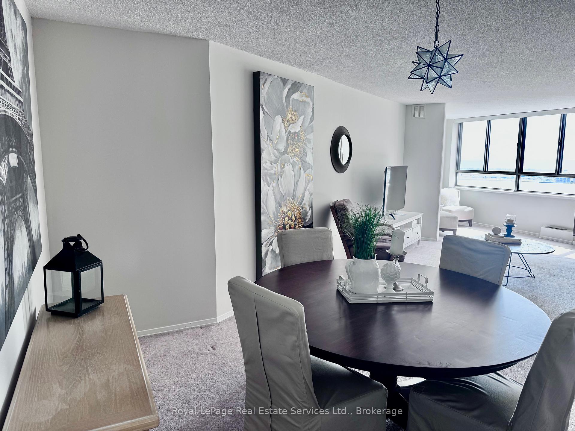 2 Bedrooms Condo at 260 Queens, Toronto For sale