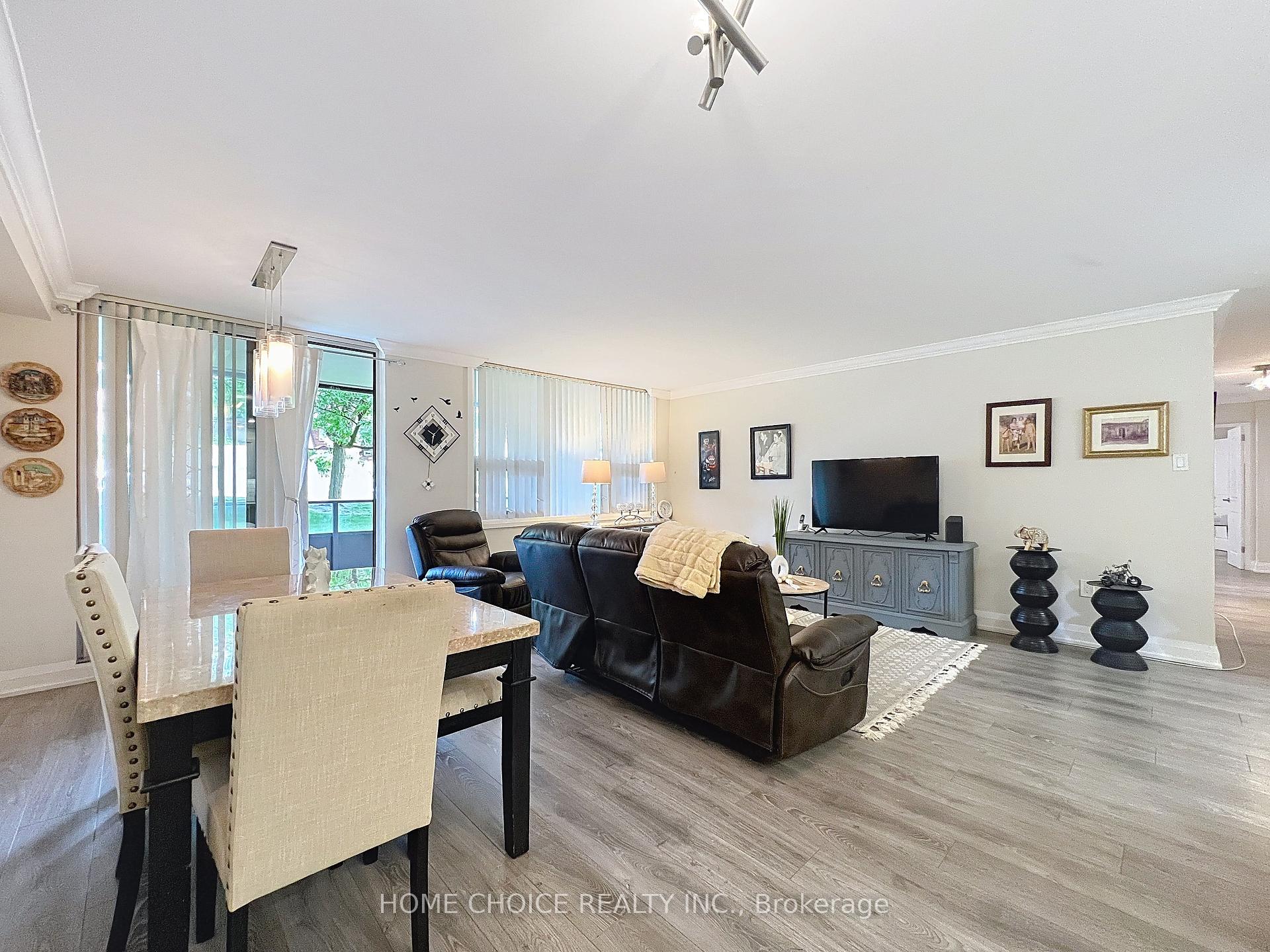 3 Bedrooms Condo at 15 La Rose, Toronto For sale
