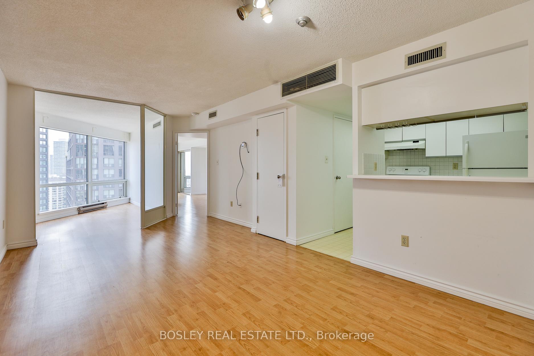 2 Bedrooms Condo at 1001 Bay, Toronto For sale