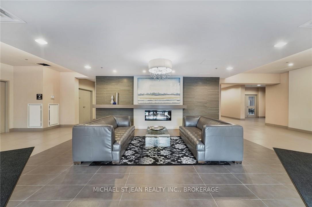 2 Bedrooms Condo at 90 Charlton,  Hamilton For sale