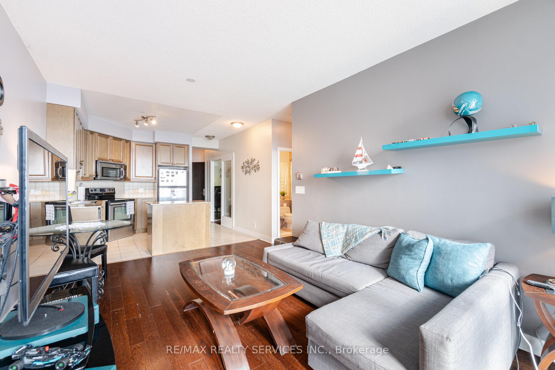 2 Bedrooms Condo at 80 Absolute,  Mississauga For sale