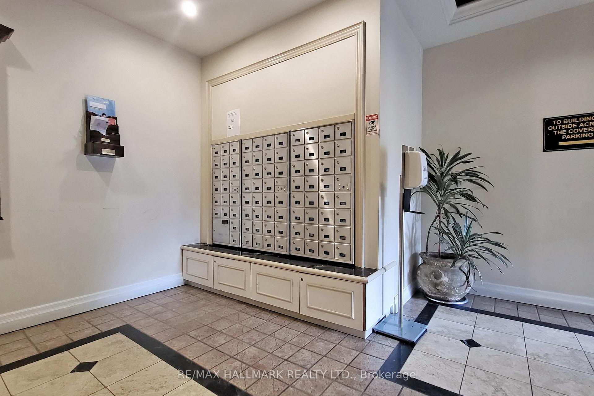 3 Bedrooms Condo at 121 Woodbridge, Vaughan For sale