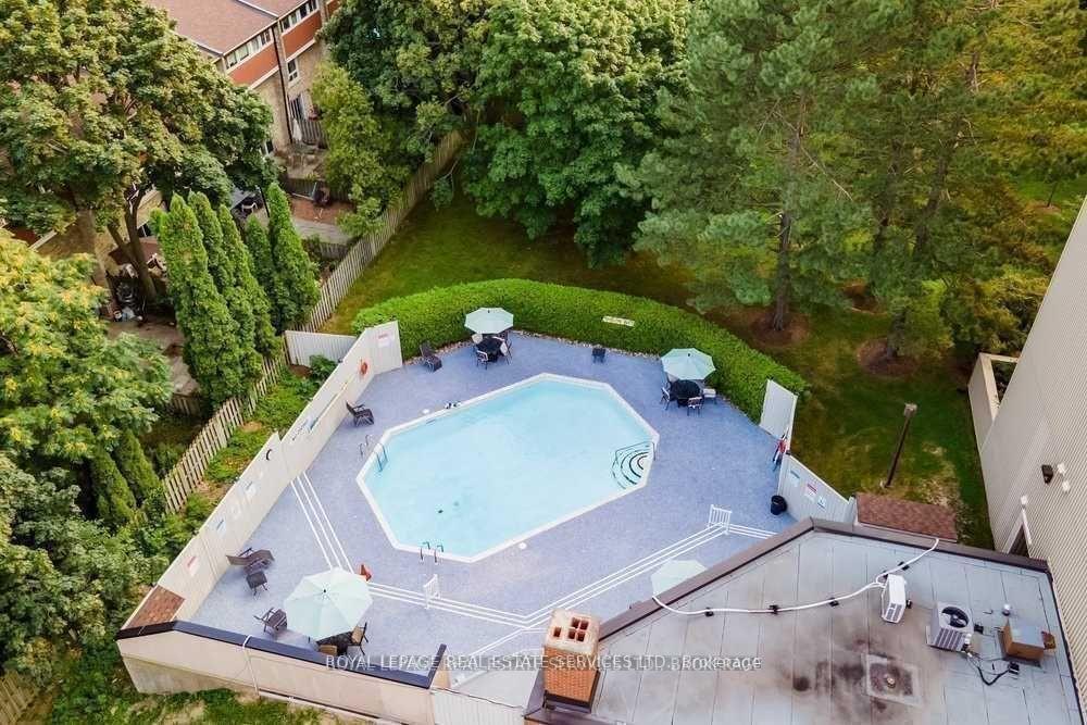 2 Bedrooms Condo at 965 Inverhouse,  Mississauga For sale