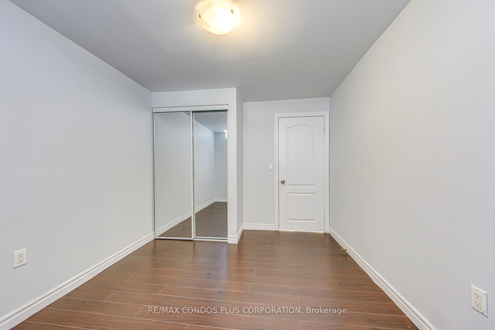 5 Bedrooms Condo at 1015 Galesway, Mississauga For sale