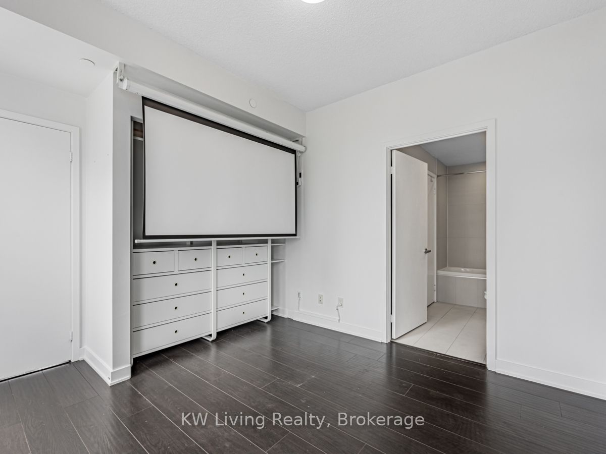 170 Sumach Street, #1402