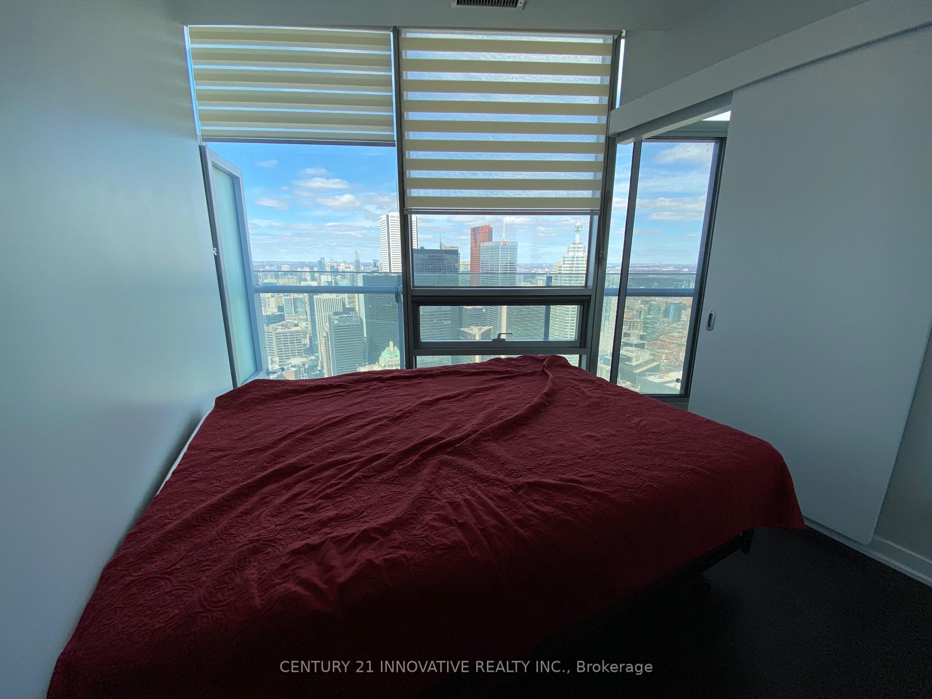 1 Bedroom Condo at 14 York, Toronto For sale
