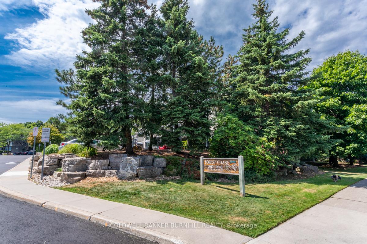 2 Bedrooms Condo at 2040 Cleaver,  Burlington For sale
