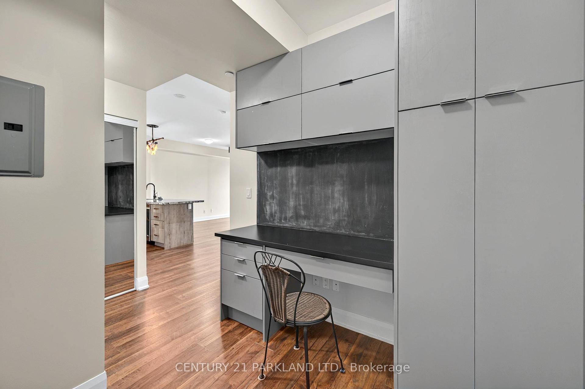 2 Bedrooms Condo at 2900 Highway 7, Vaughan For sale