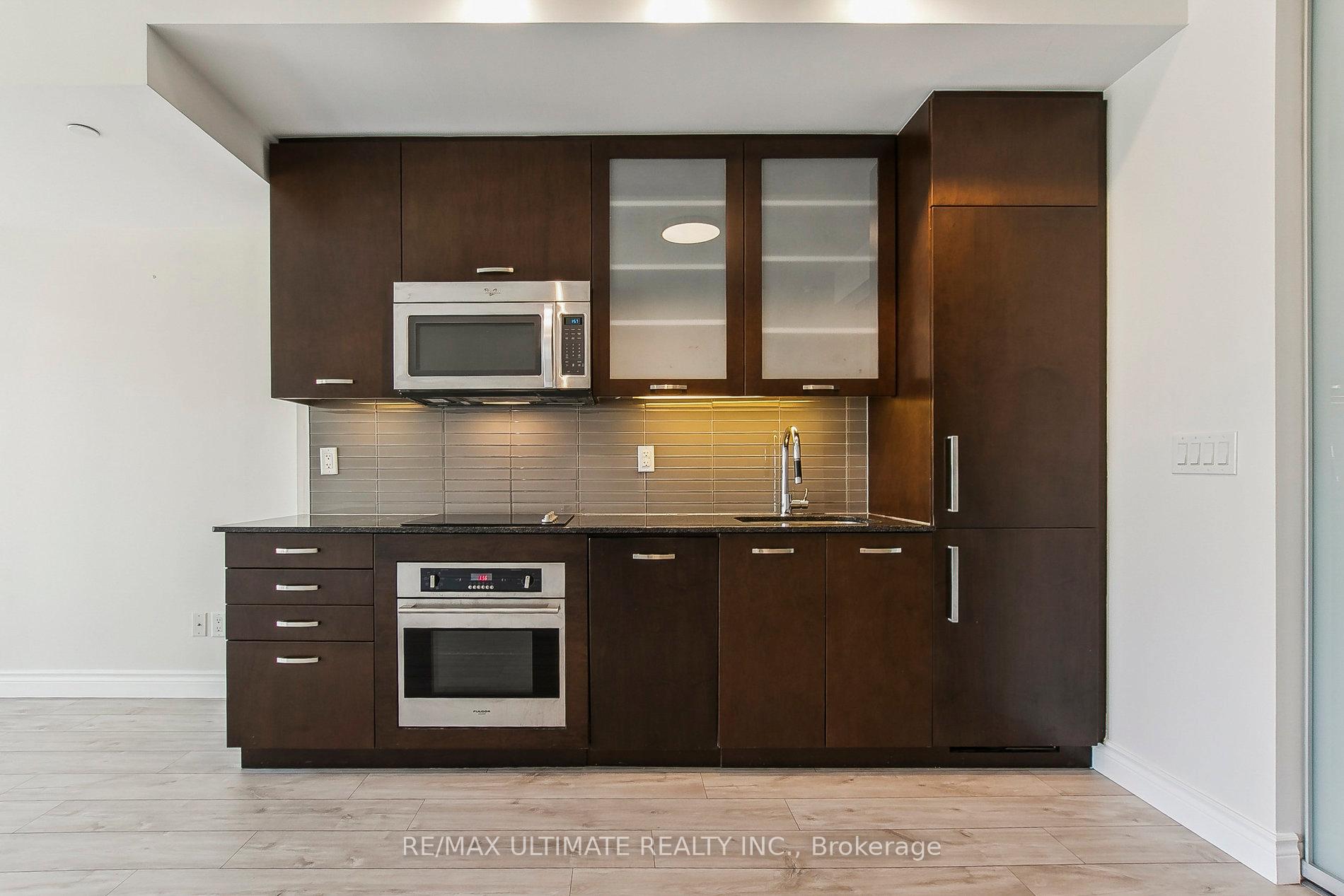 2 Bedrooms Condo at 210 Simcoe, Toronto For sale