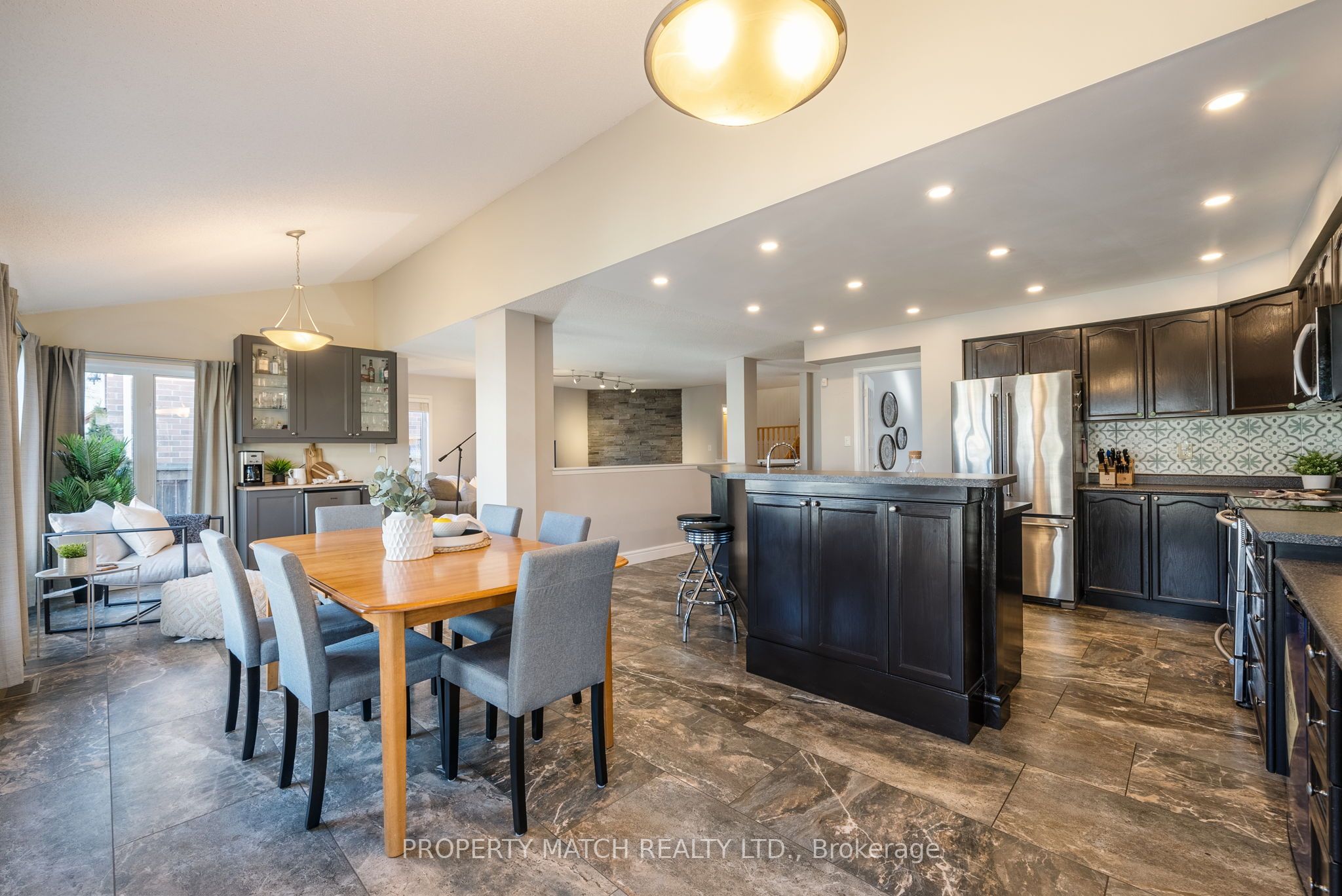3122 Country Lane