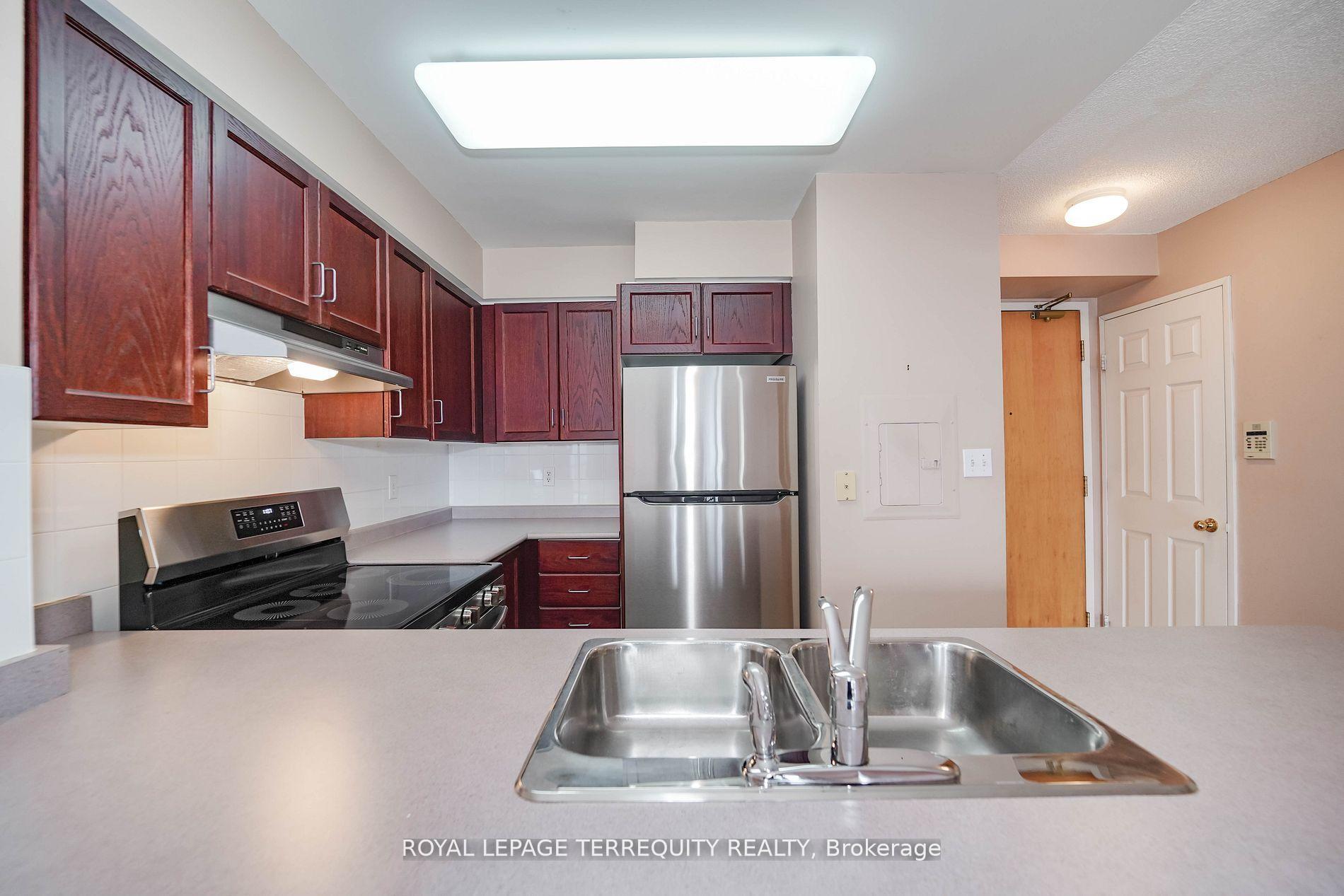 2 Bedrooms Condo at 43 Eglinton, Toronto For sale