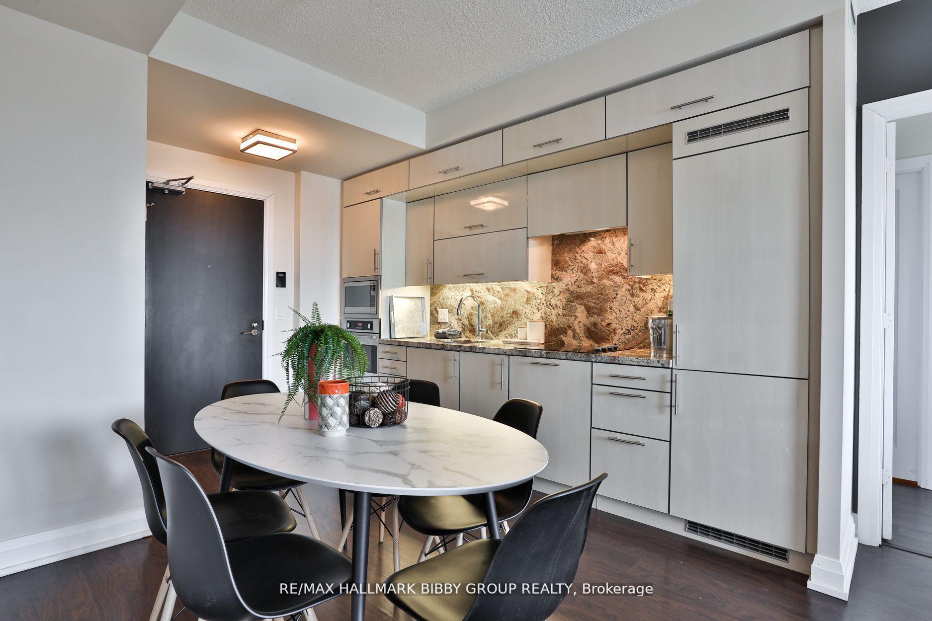 2 Bedrooms Condo at 2 Anndale, Toronto For sale