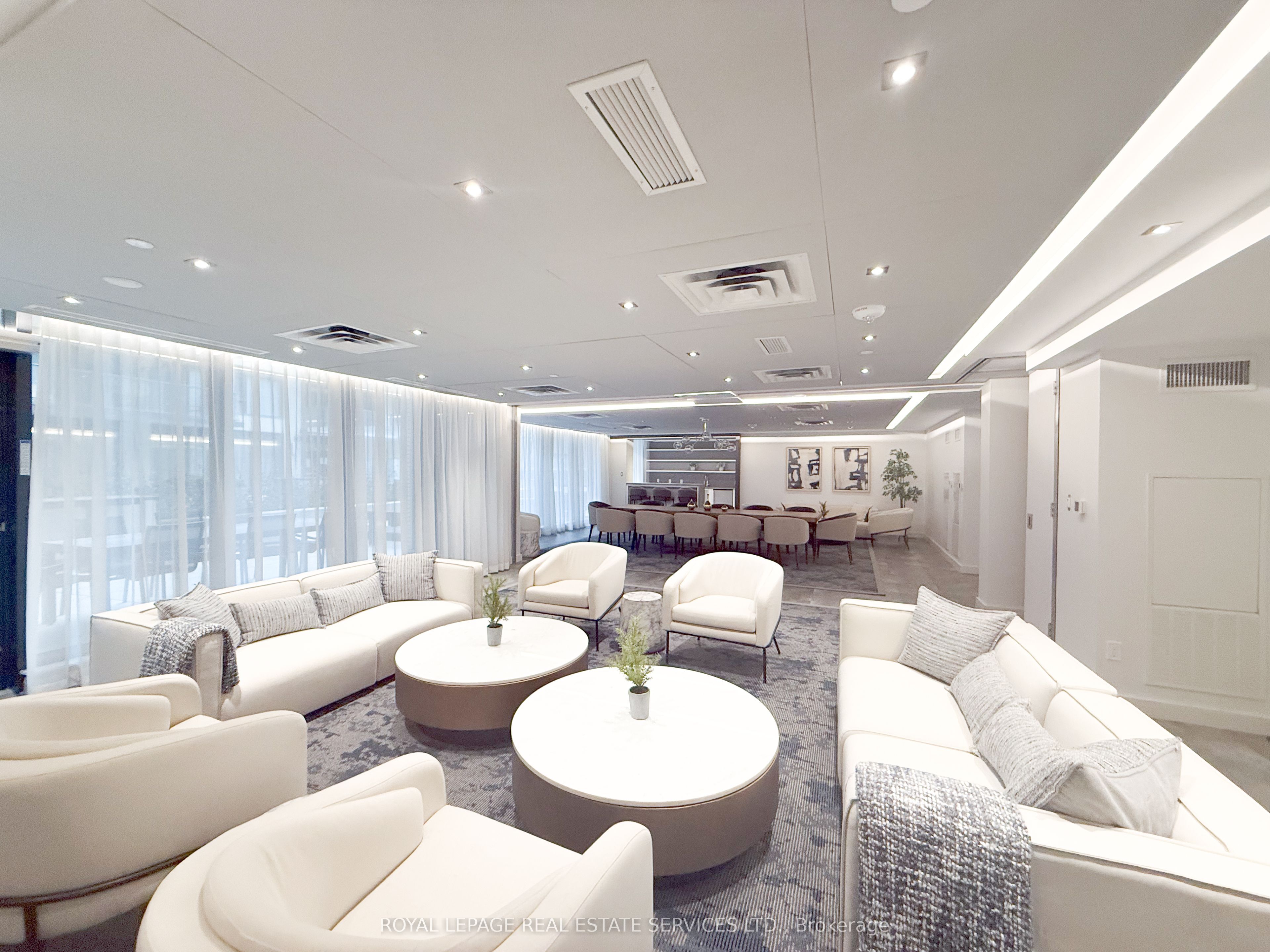 543 Richmond Street W, #425