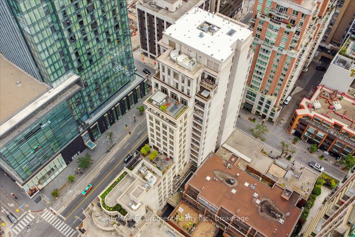 3 Bedrooms Condo at 68 Yorkville, Toronto For sale