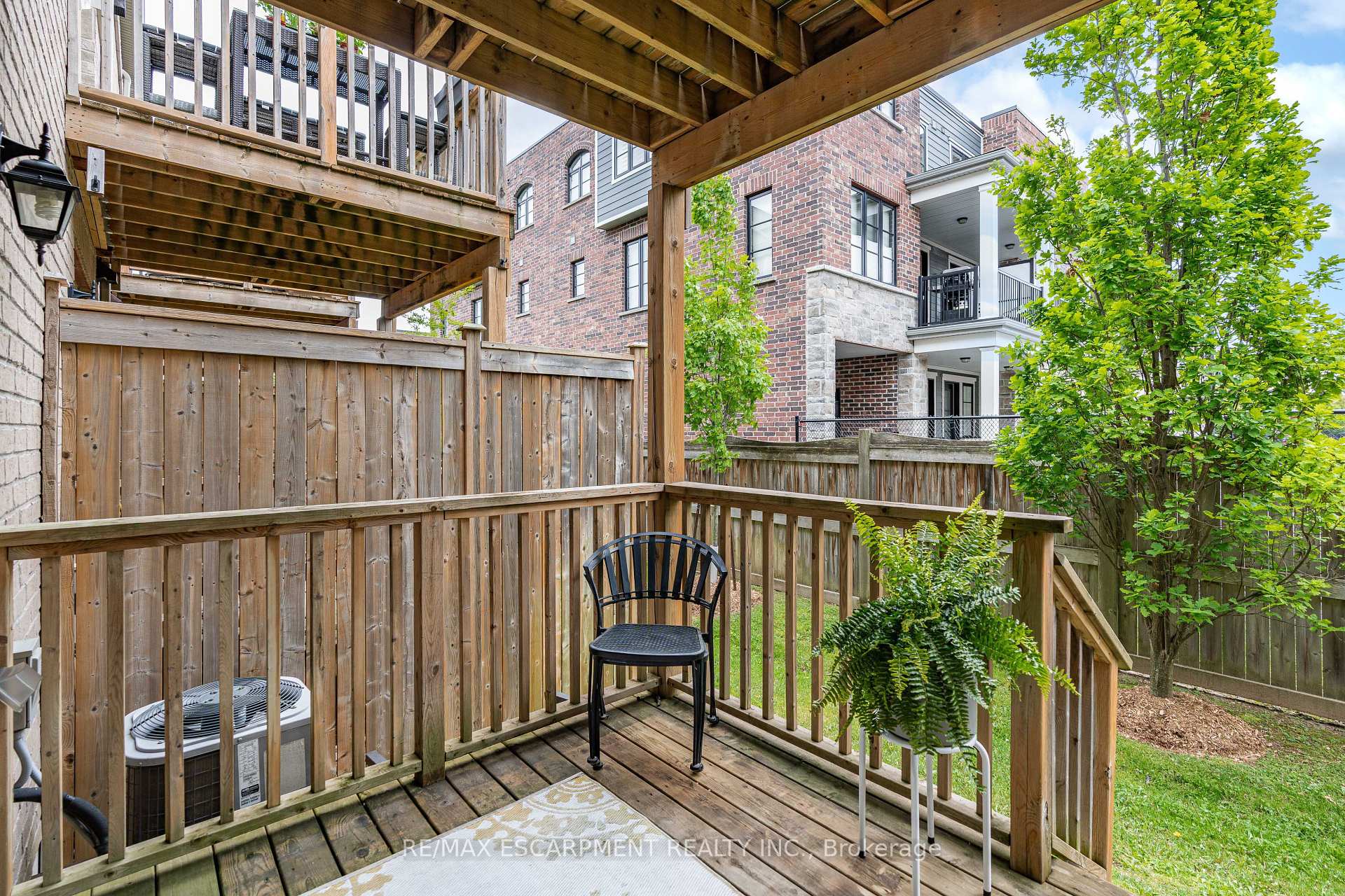 3 Bedrooms Condo at 215 Dundas, Hamilton For sale