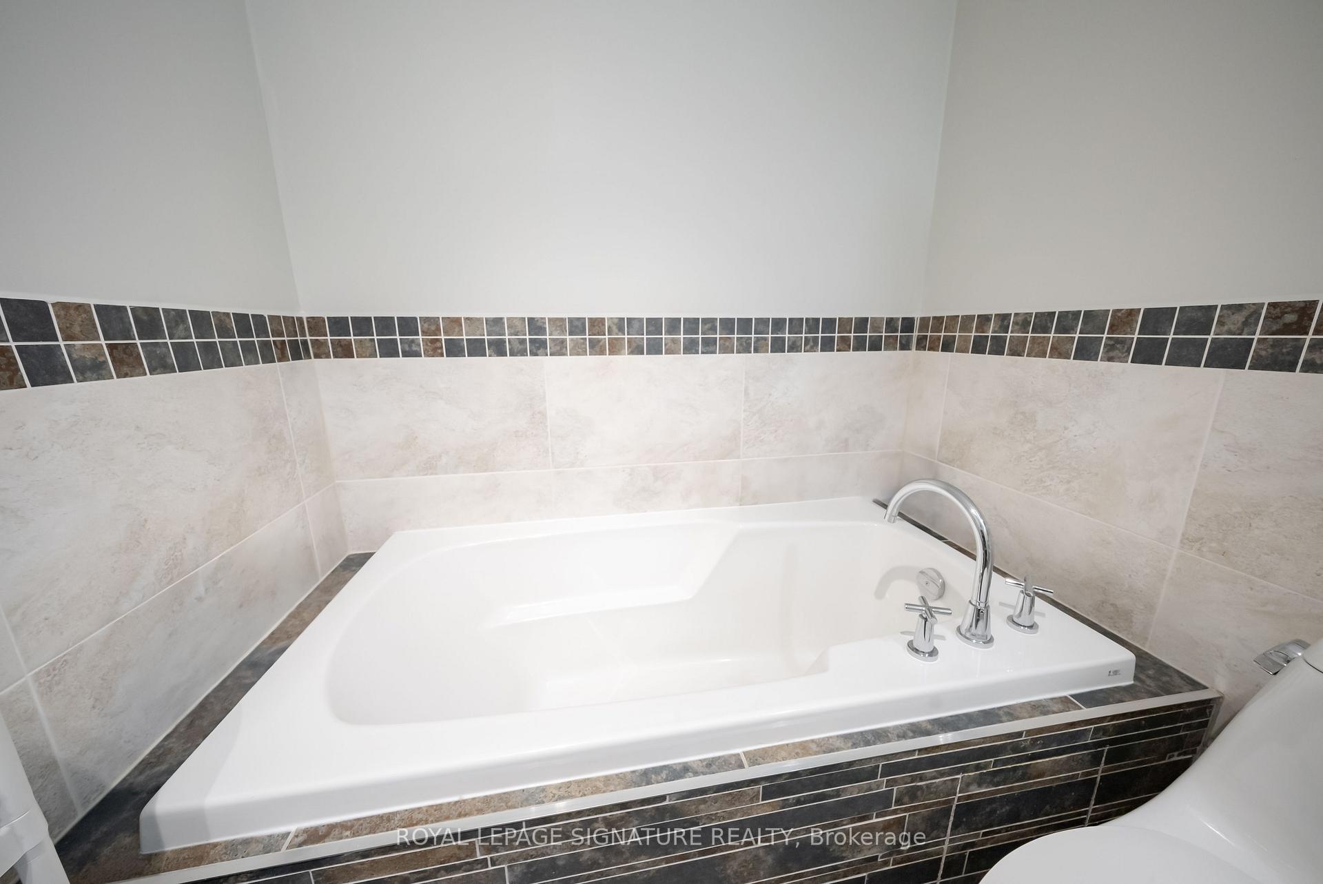 2 Bedrooms Condo at 473 Dupont, Toronto For sale