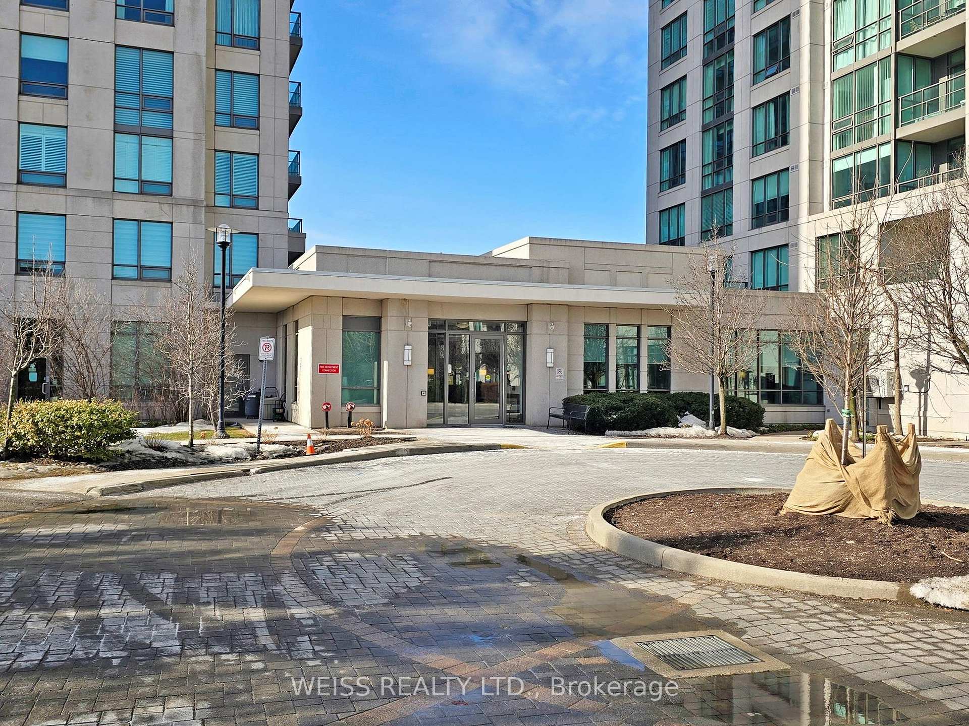 3 Bedrooms Condo at 88 Promenade, Vaughan For sale