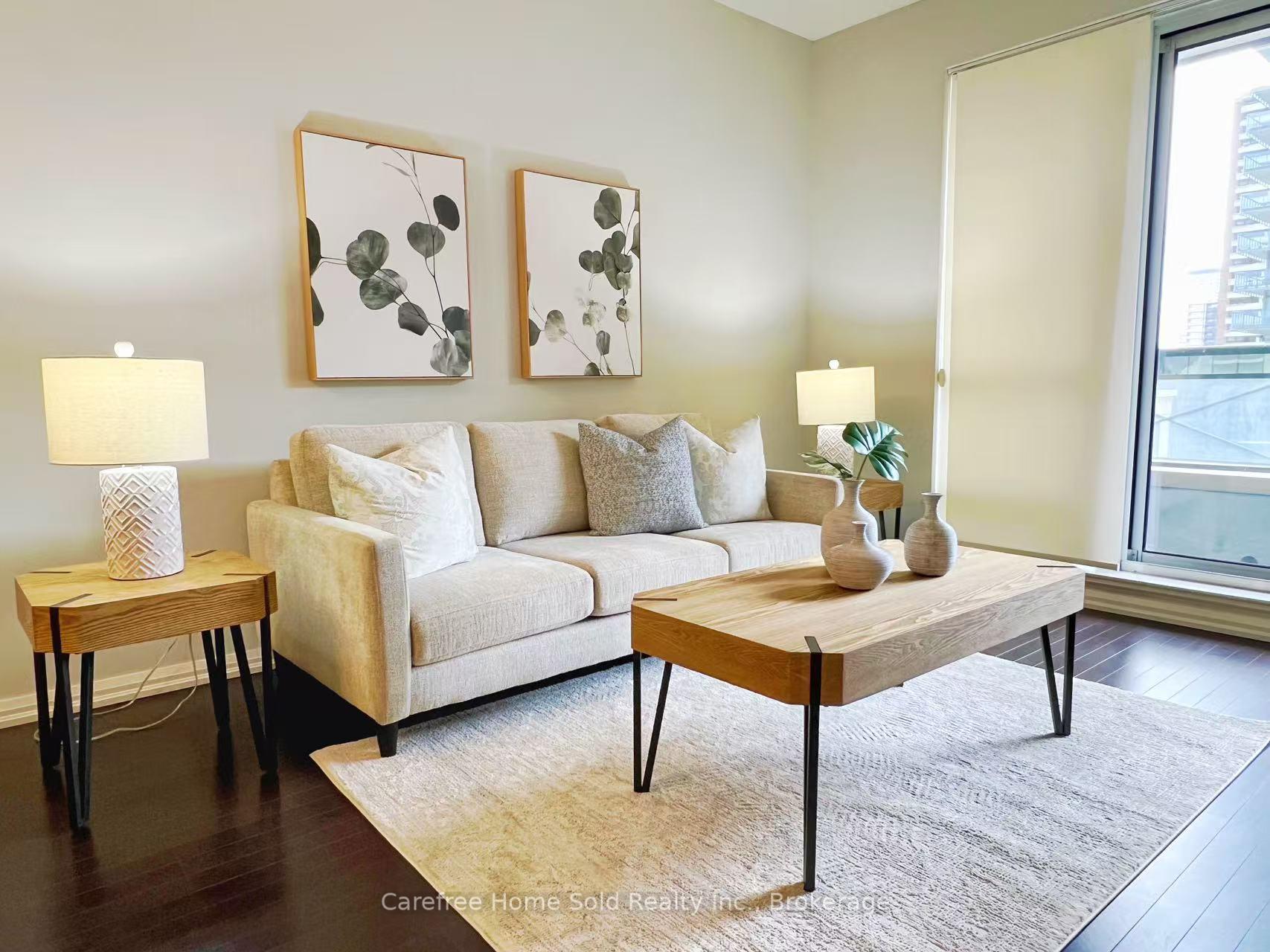 2 Bedrooms Condo at 35 Hayden, Toronto For sale