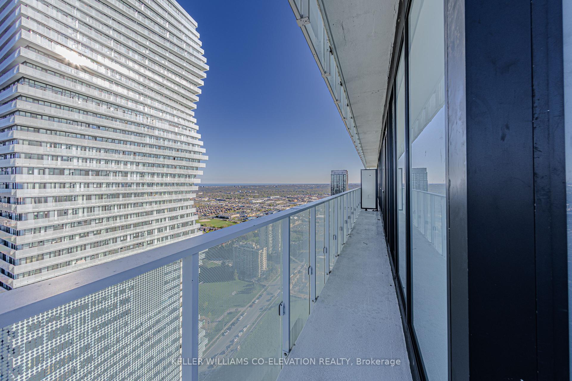 3 Bedrooms Condo at 3900 Confederation, Mississauga For sale