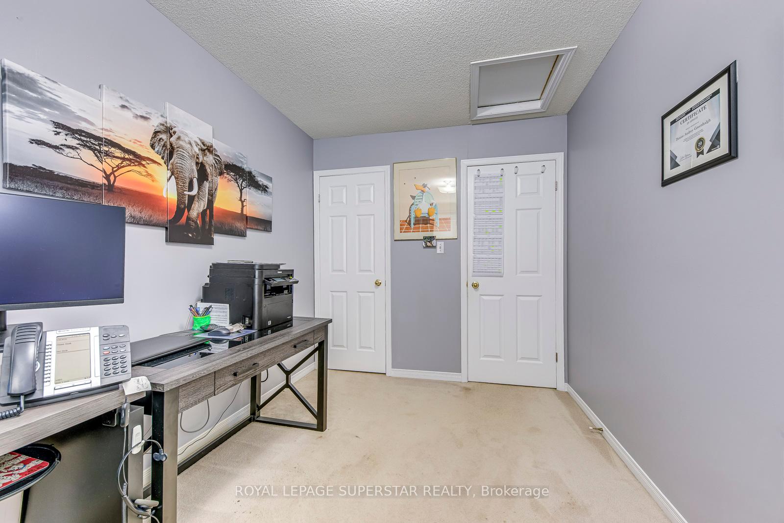 3 Bedrooms Condo at 1809 Upper Wentworth, Hamilton For sale