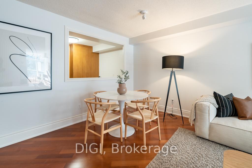3 Bedrooms Condo at 75 York Mills, Toronto For sale