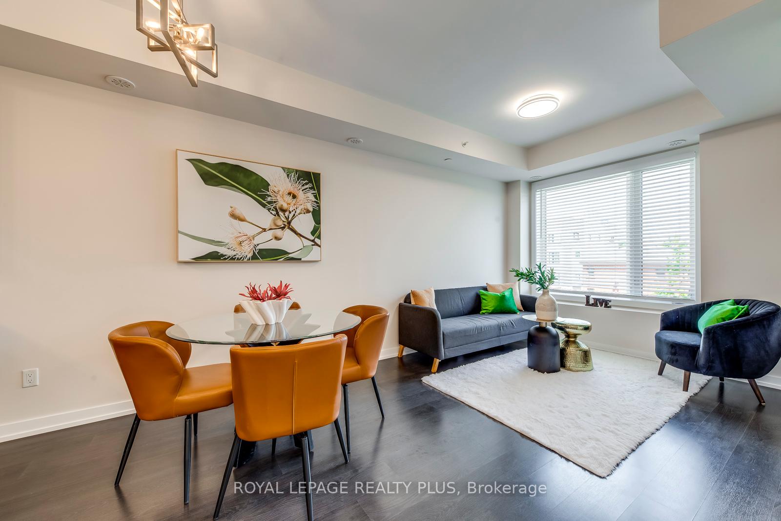 2 Bedrooms Condo at 10 Drummond, Toronto For sale