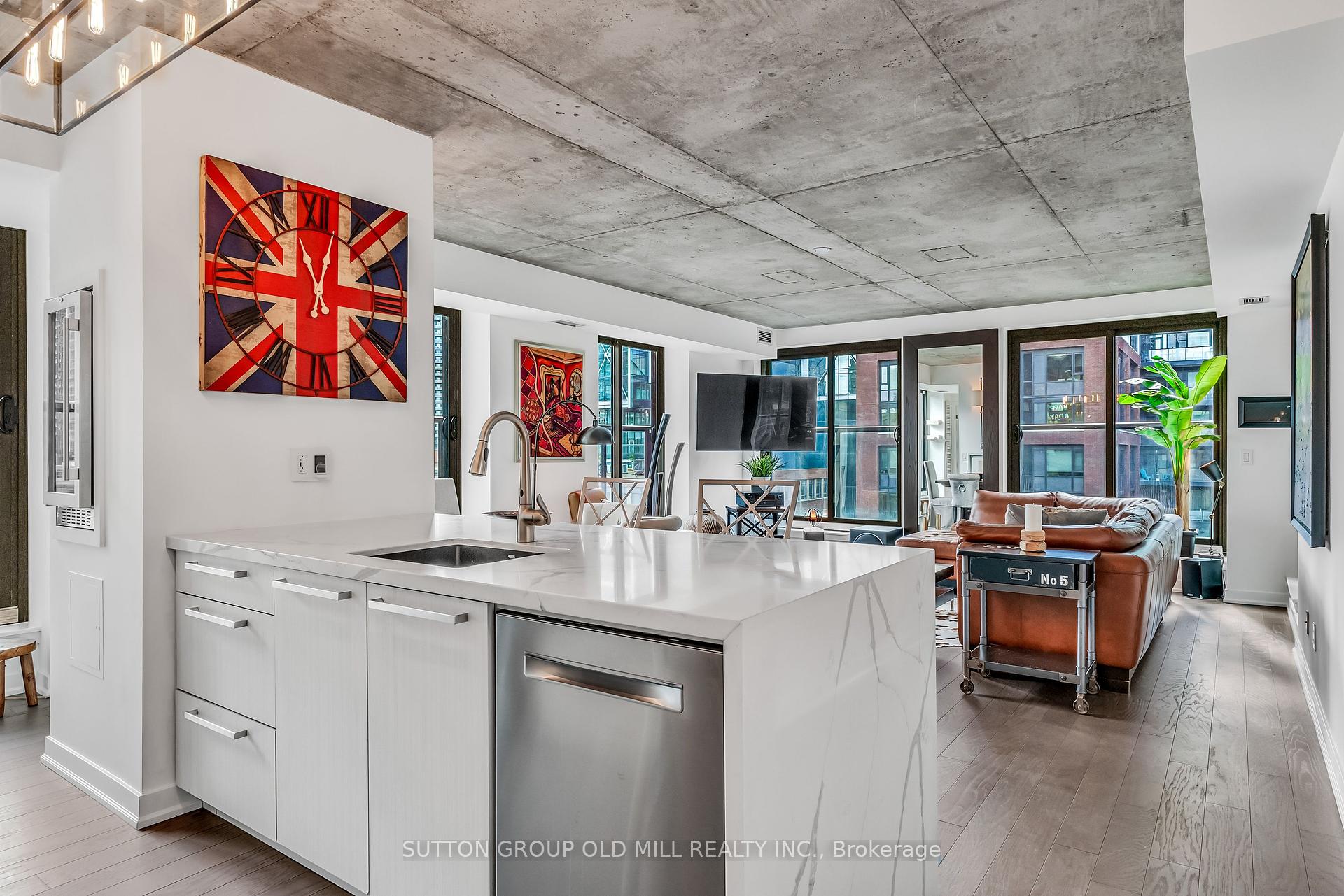 2 Bedrooms Condo at 400 Wellington, Toronto For sale