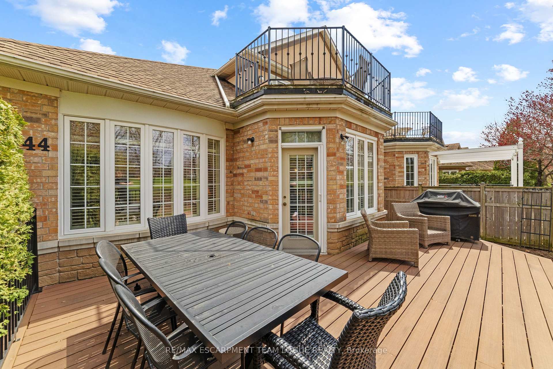 3 Bedrooms Semi-Detached at 4144 STONEBRIDGE,  Burlington For sale