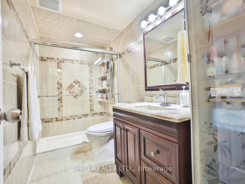 4 Bedrooms Condo at 485 Meadows, Mississauga For sale