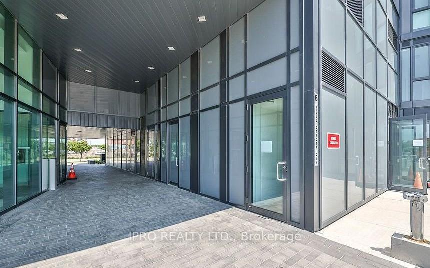 2 Bedrooms Condo at 3200 Dakota, Burlington For sale